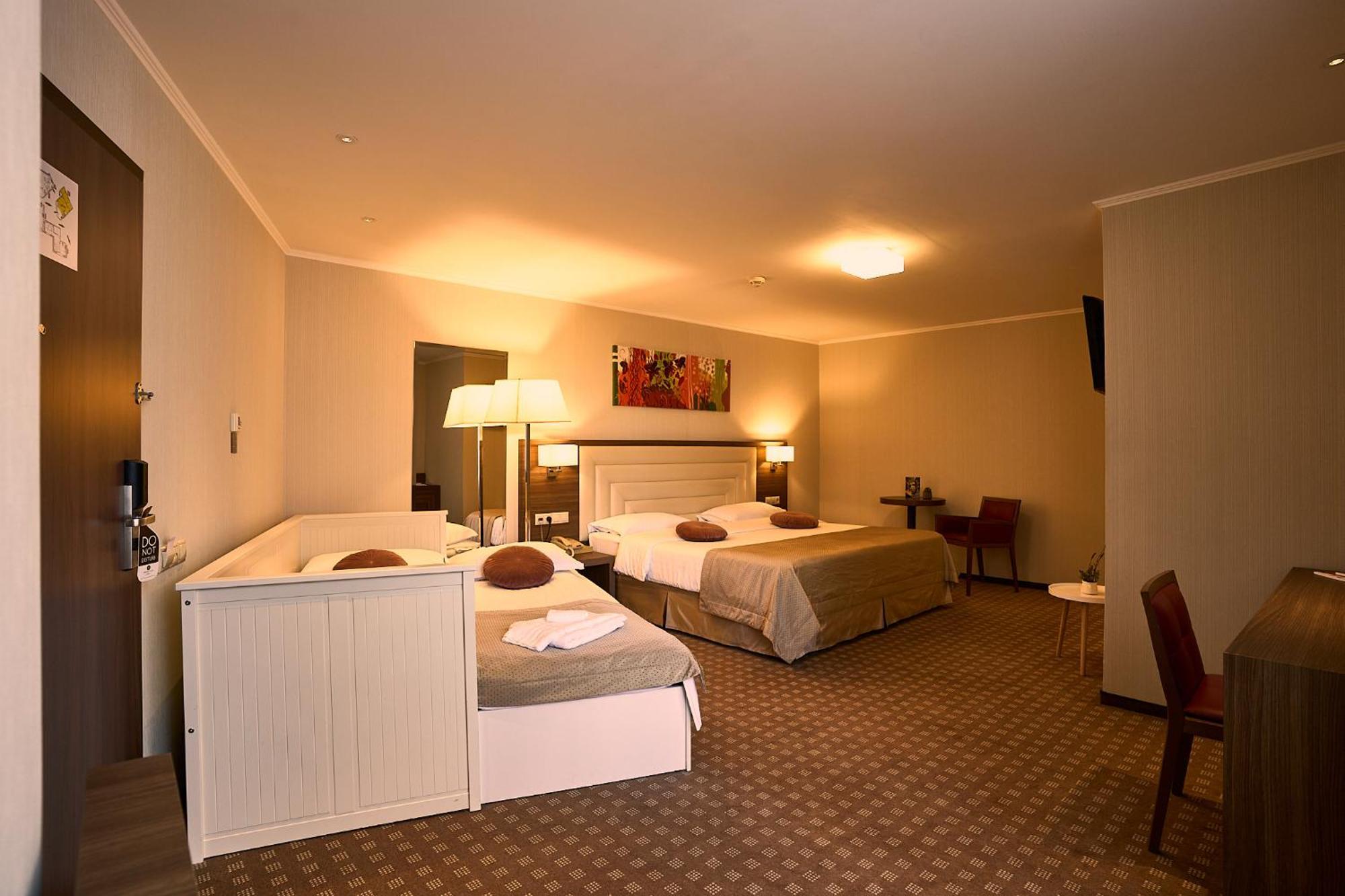 Petrodava One Piatra Neamt Exterior photo